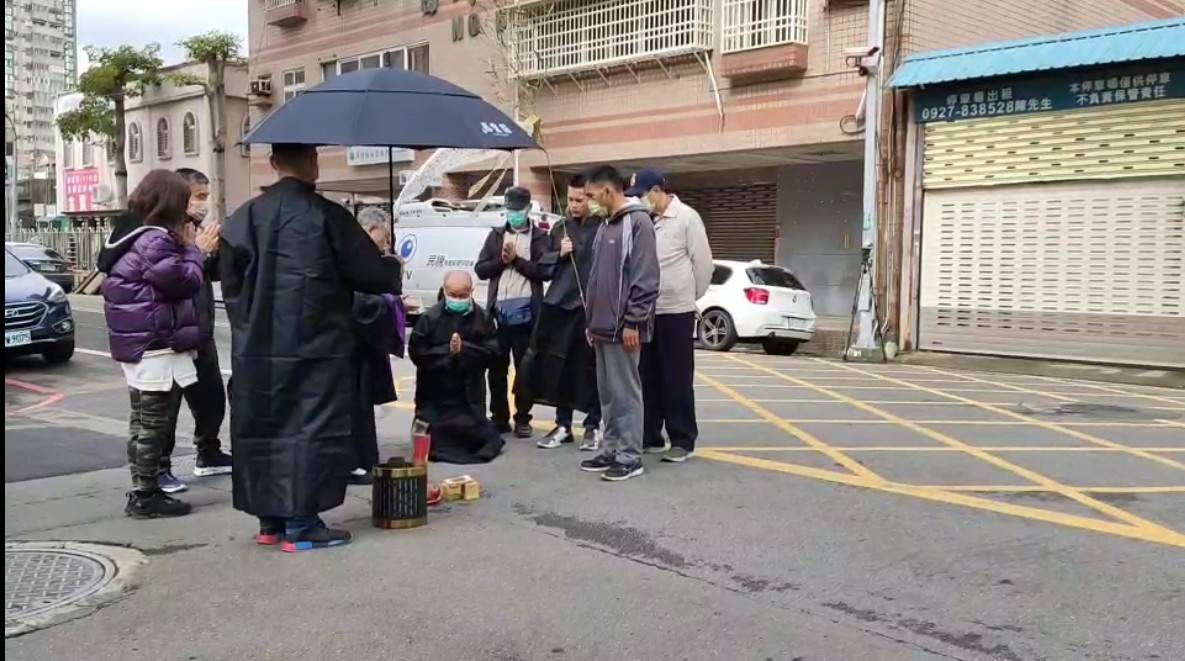 「黑人家族」老大當街遭轟6槍亡 張善政赴警局關心辦案進度 89863