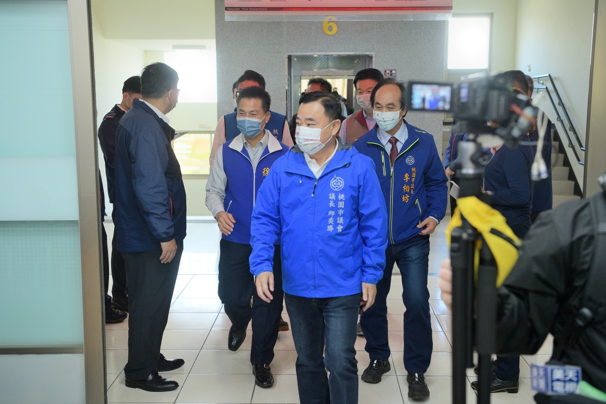 桃園市議會贈慰問金 行動力挺警消 DSC 6444