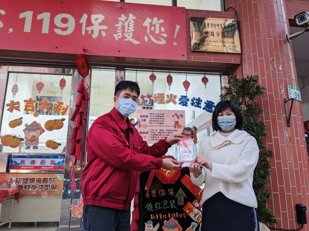 爆竹聲中除舊歲 桃消中路分隊叮嚀「5不5要」 E75315BA AF64 4B2D 8EE7 5A6C3661E646