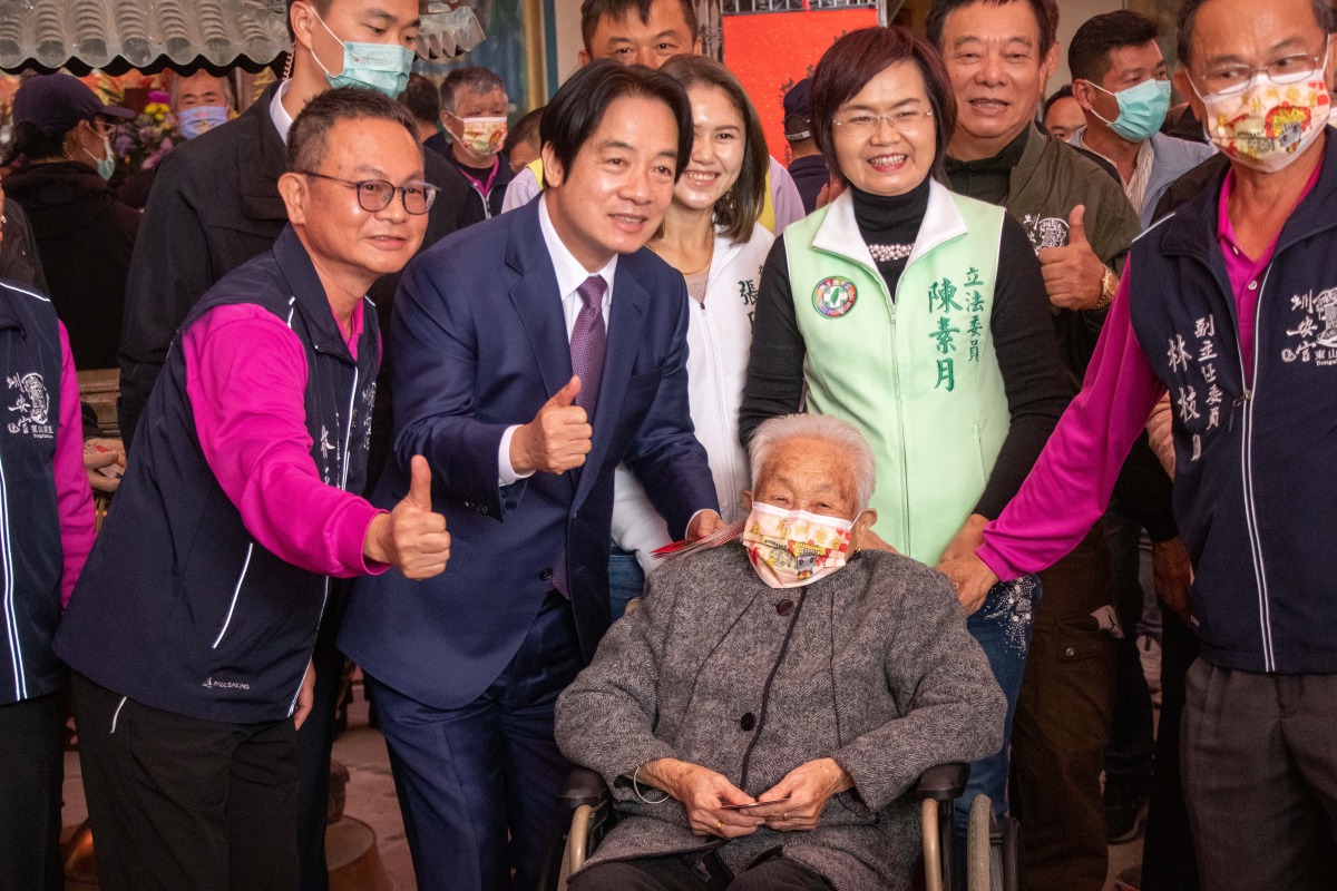 東山媽祖好發揮! 員林圳安宮迎來賴清德參香發福袋 IMG 2342