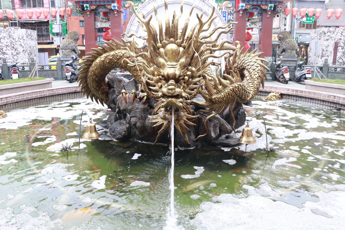 上鼎石材贈60尾觀賞鯉魚 桃園景福宮許願池更添活力 IMG 7403