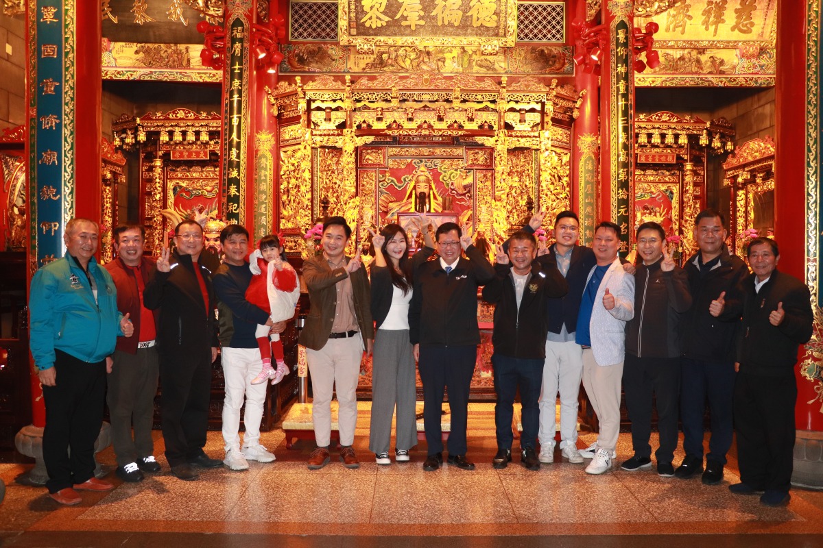 人氣不減!鄭文燦低調跑宮廟參香 民眾搶拍照 IMG 7899
