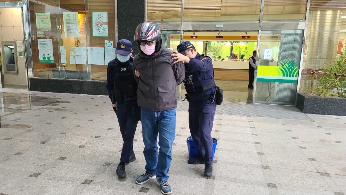 蘆竹警舉辦防搶演練 前進南農市場宣導反詐 S 105988147