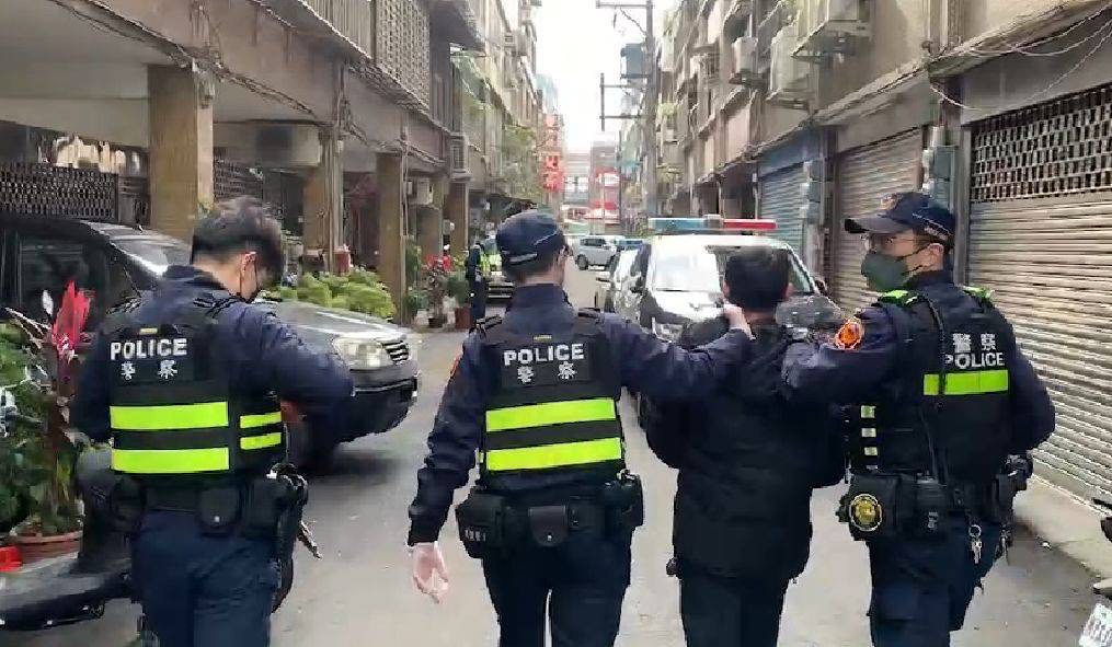 【有片】身藏毒品偷錢包 桃警火速攔截驚查通緝身分 S 114417669