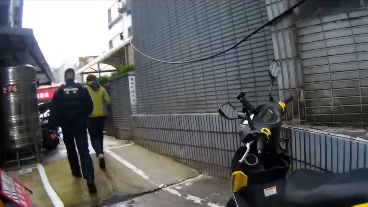 【有片】半夜敲破車窗偷東西 竊賊被逮竟辯:我忘了 S 114581762 scaled