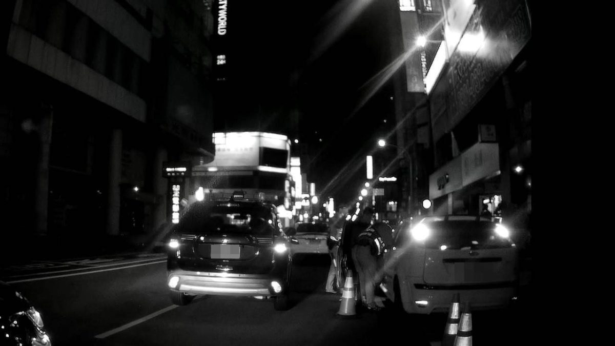 【有片】男子遇警攔查拔腿跑 同車友人嚇:不知他被通緝 S 114679845 scaled