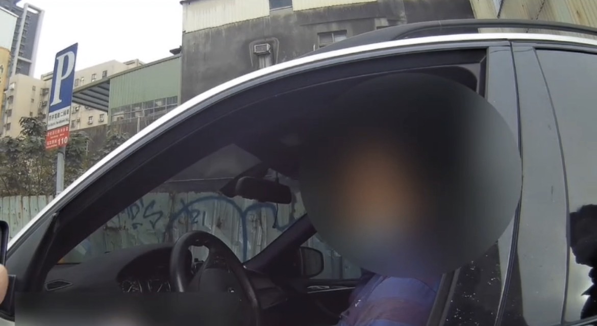 【有片】男子侵占前女友車四處跑 遭警專實習生一眼識破 S 114851869