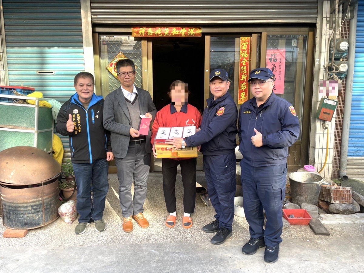 龍潭警長期關懷濟助弱勢家庭 送愛不間斷 S 19645042