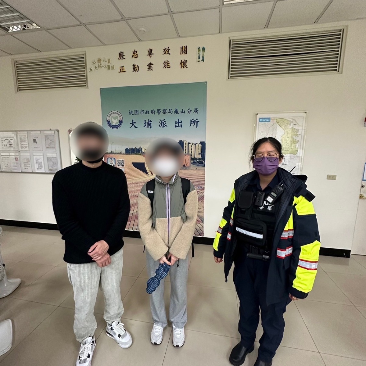 與父親吵架!女學生深夜負氣離家 龜山警摸黑尋人 S 263094289