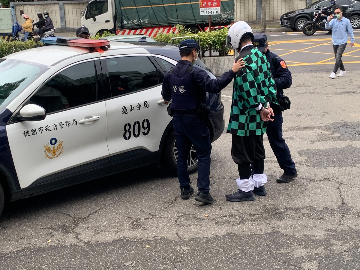 《鬼滅》炭治郎搶農會被逮?龜山警春安演練過程逼真 S 263364622