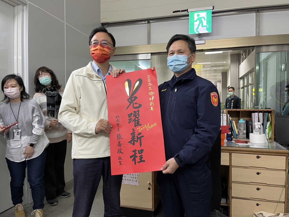 張善政視察大眾運輸春節疏運 發送開運福袋 S 35495947