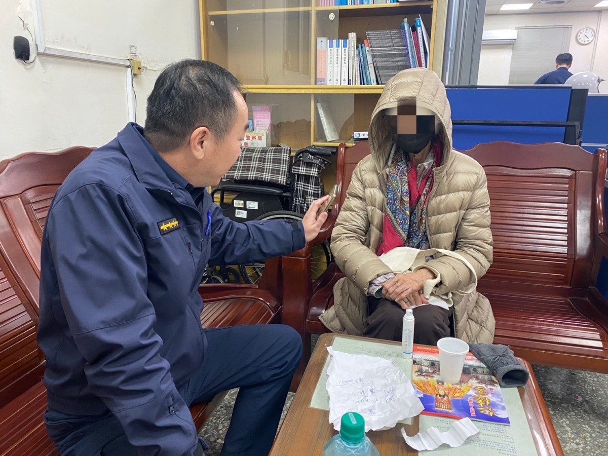7旬婦網戀暈船!龜山警苦勸阻匯款 她竟搞失蹤做出這舉動 S 41074721