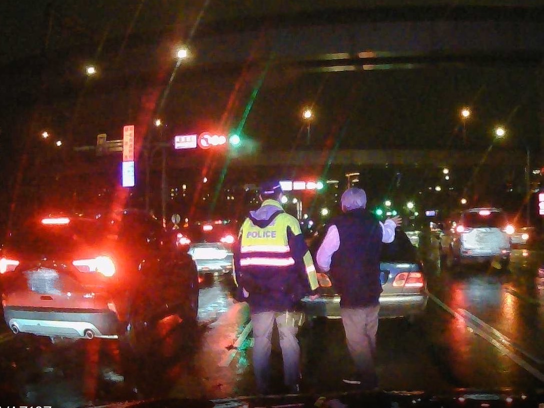 新北7旬老翁開車迷途至龜山 警引導助其返家 S 41443376