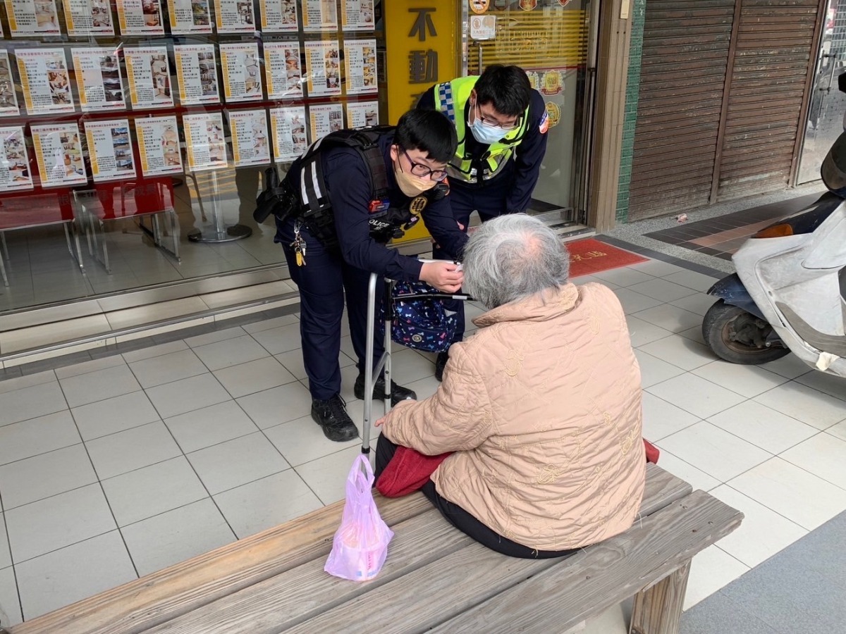 阿嬤負氣離家家屬遍尋不著 龜山警助年前返家團圓 S 41877595