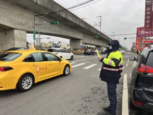 春節出遊大竹交流道湧大量車潮 大園警加強交通疏導