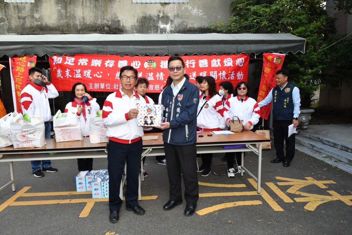 寒冬送暖!八德警結合善心團體助弱勢家庭過好年 S 6250531