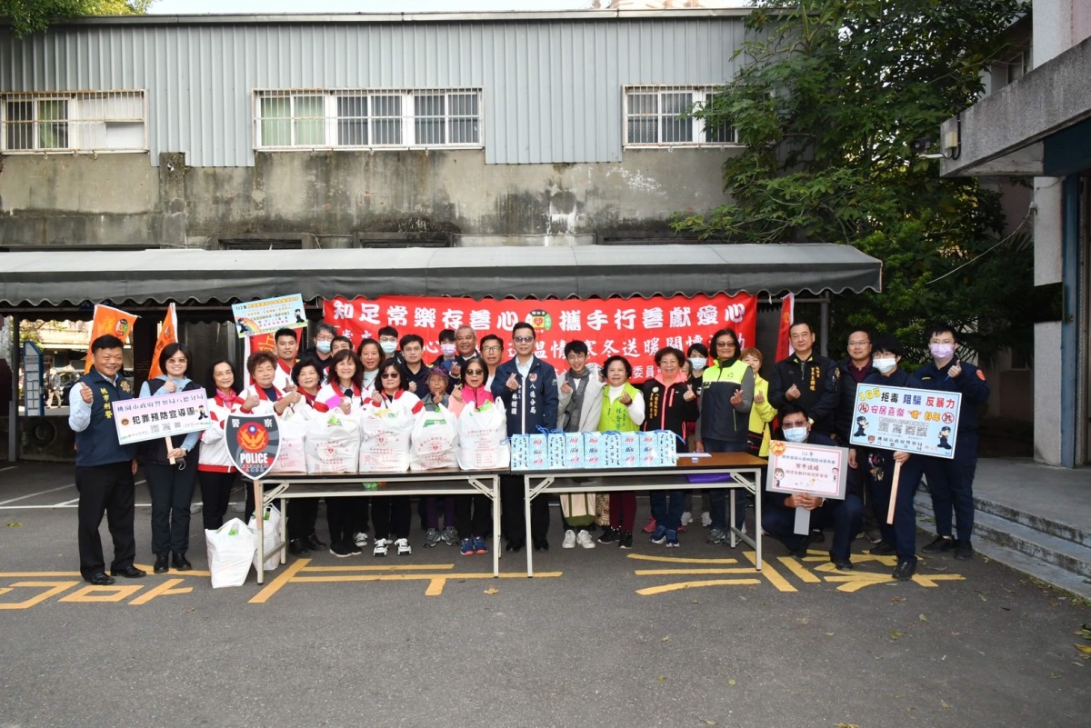 寒冬送暖!八德警結合善心團體助弱勢家庭過好年 S 6250535