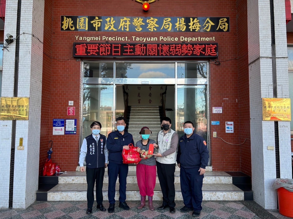 楊梅警寒冬送暖 助低收體育班學子勇敢追夢 S 7102847