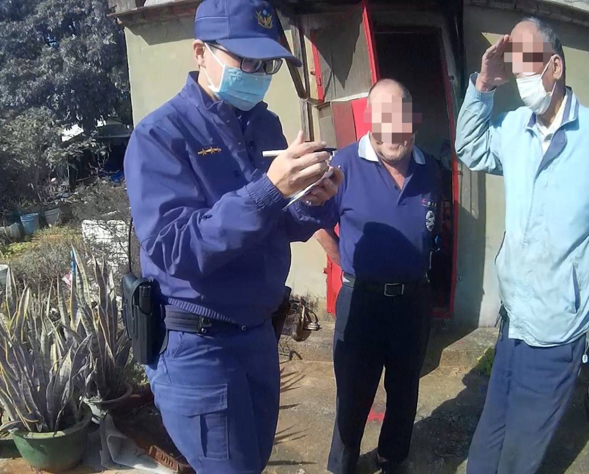 8旬老翁楊梅高中周遭徘徊 警耗半小時解圍 S 7127116 scaled
