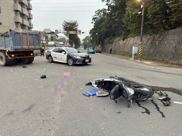 【有片】捲曳引車底遭拖行 7旬騎士送醫不治 S 7258171
