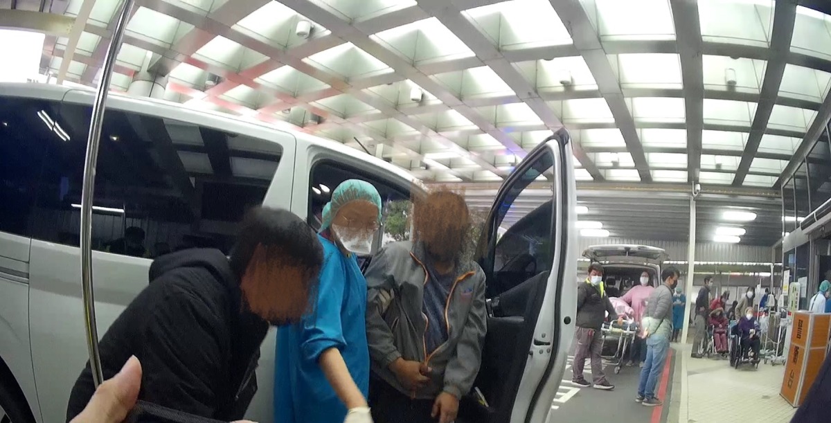 救救我哥哥!男子駕車途中昏迷八德警開道急送醫 S 9314368