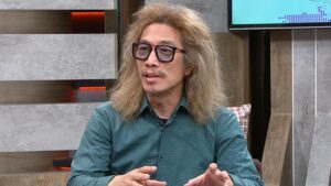 狂放不羈搞怪有理！金曲歌王朱頭皮「出道30年」曝心路歷程