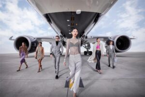 星宇航空拍時尚廣告！透視裝辣模大有來頭 殯葬業千金超狂背景起底