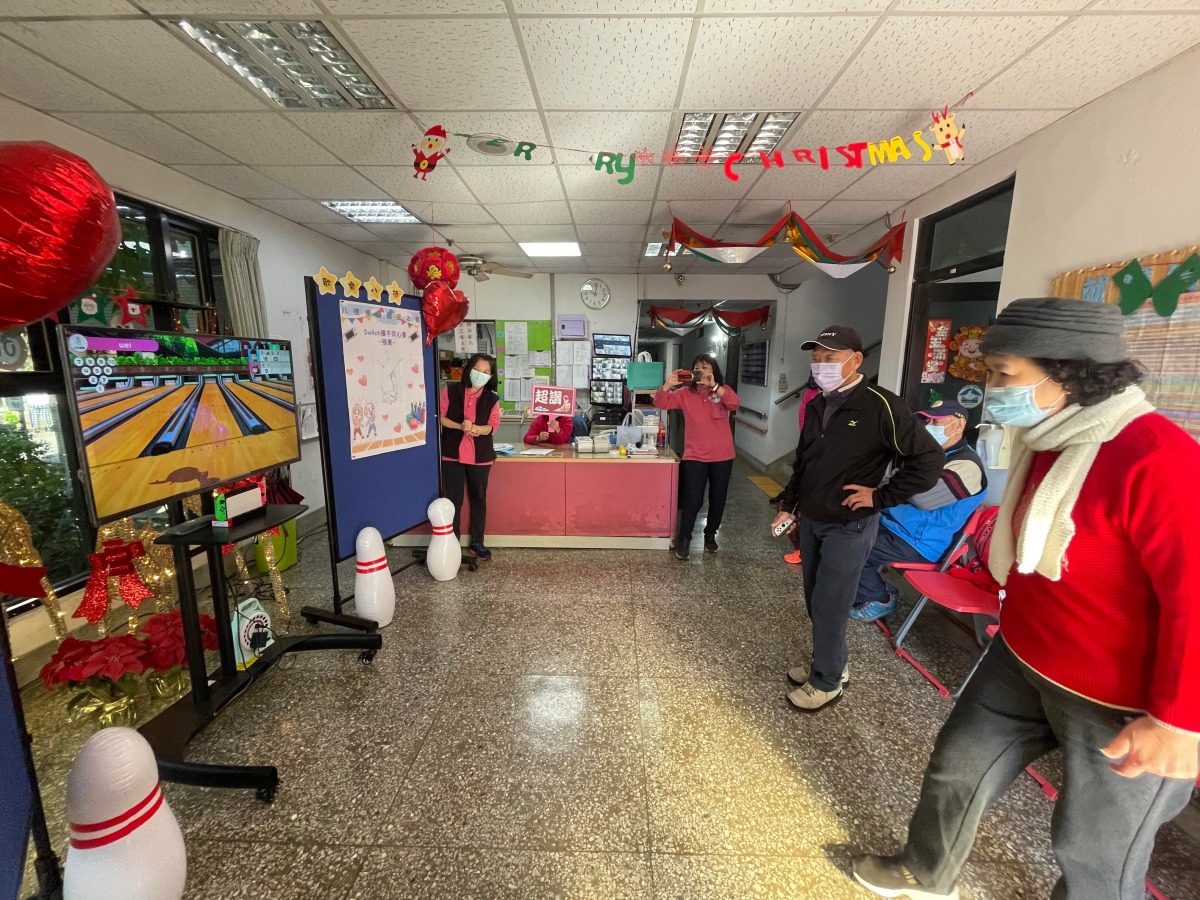 八德榮家Switch競賽登場 長輩展現熱情活力 八德榮家爺爺奶奶同心協力參與Switch遊戲競賽