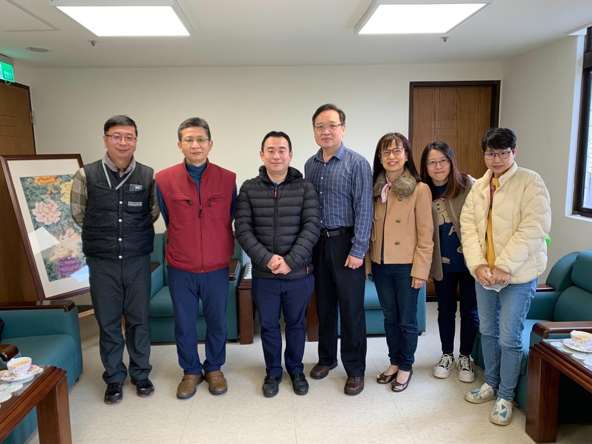 八德榮家結合桃園農工 雙向交流促進世代共融 桃園農工實習處主任陳俊廷左二等人至八德榮家參訪