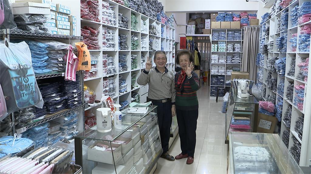 庫存當抹布都沒人要!少子化衝擊學生制服店走入逐漸沒落