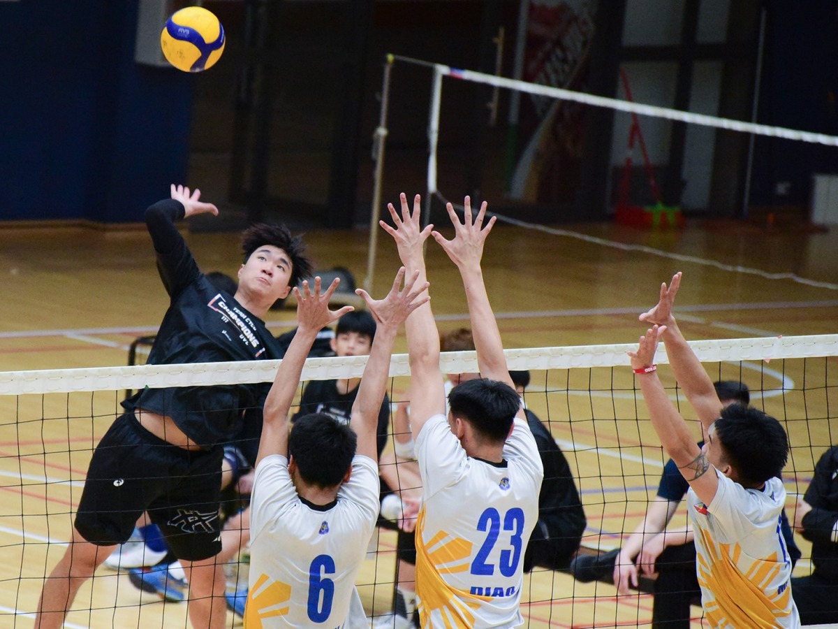 馬尼拉大學男排參訪中原大學 2校交流賽熱情開打 02 中原大學男排與馬尼拉大學男排交流賽於中原大學體育館熱鬧展開。
