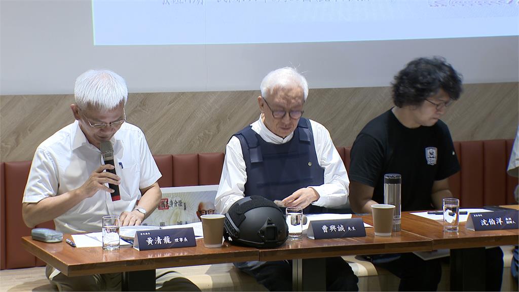 藍質疑「放棄星國籍、捐款助國防」跳票 曹興誠不忍了大嘆「野蠻人」實在很可悲