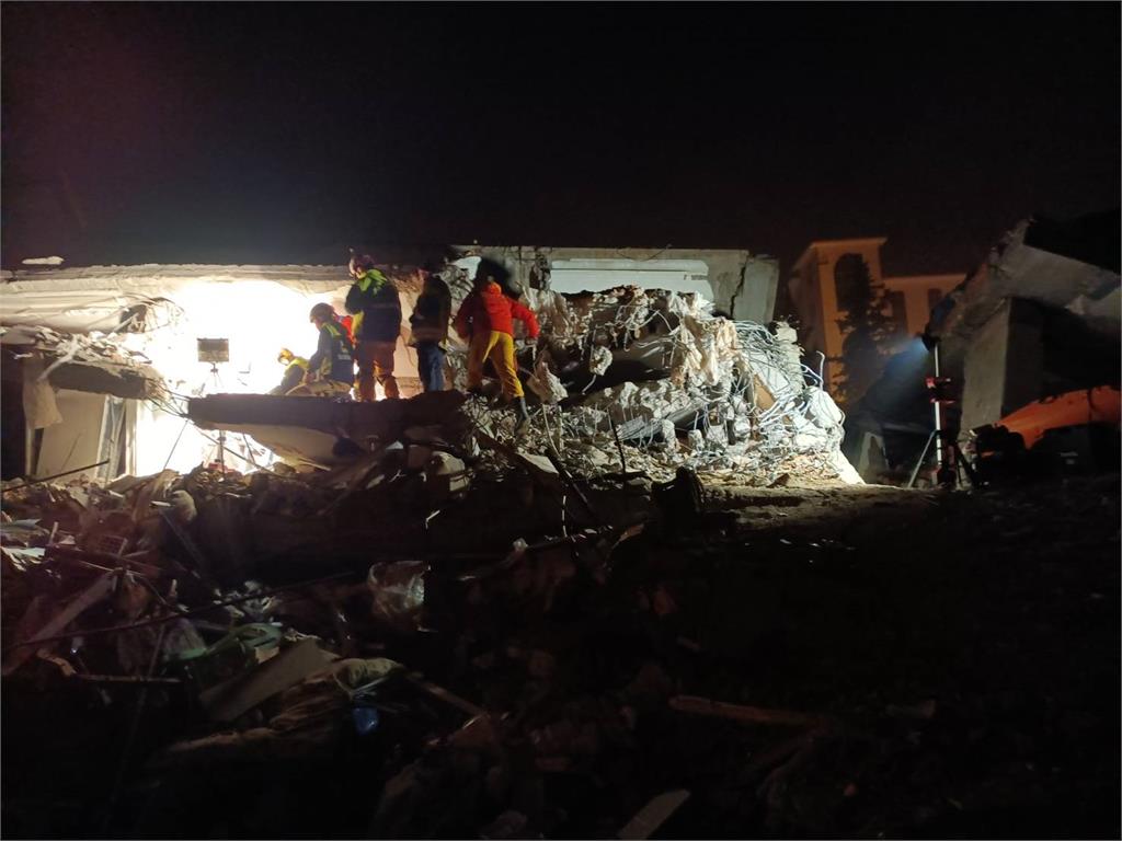 台灣搜救隊土耳其災區救出1女 再找到1人脫困中