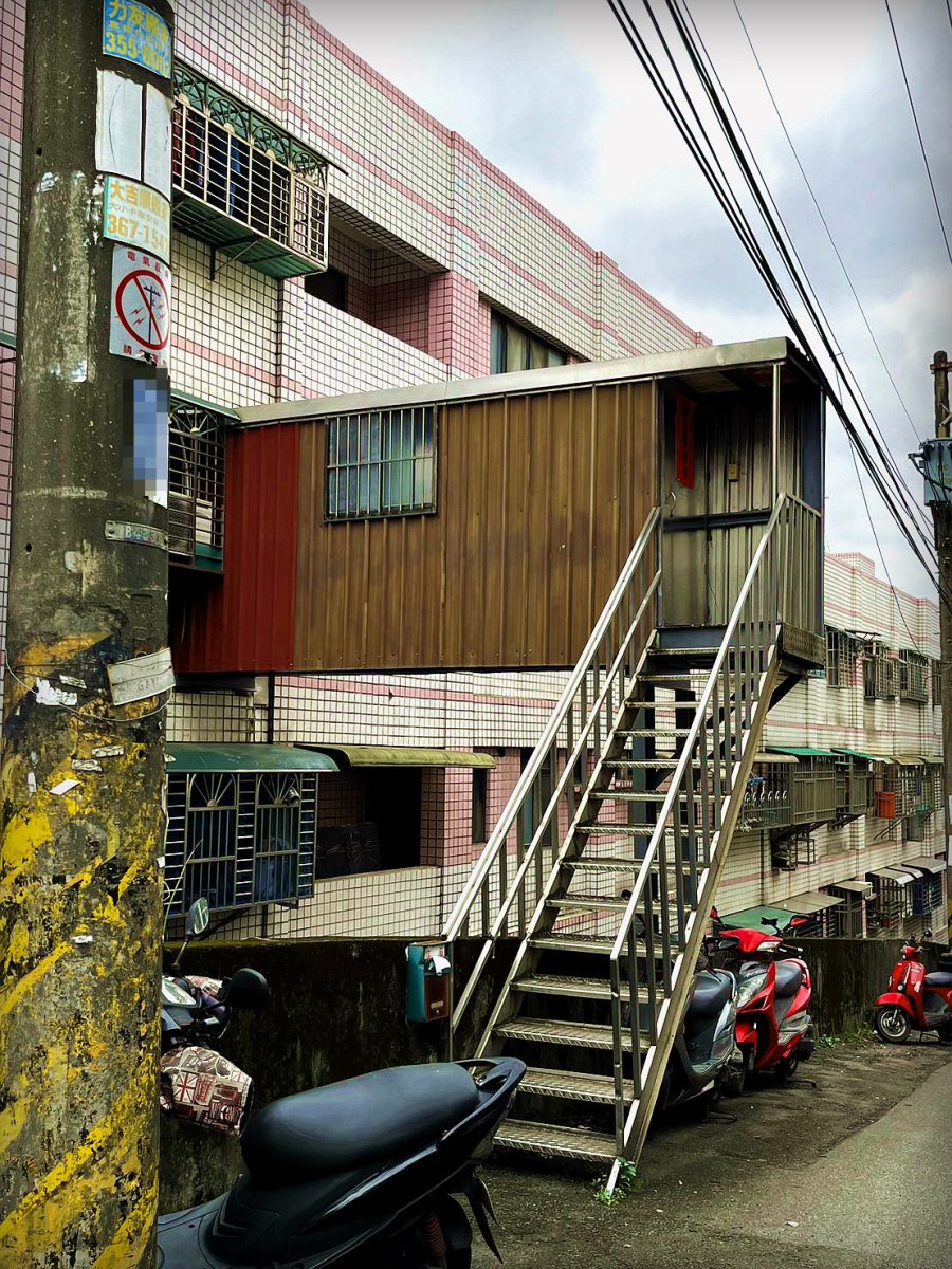 龜山驚見違建「空橋」 網:在家享受出國樂趣 12131331294824 685208503398680 467041535054787361 n scaled