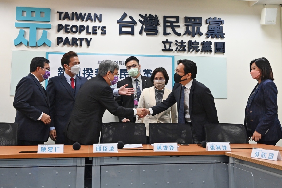 陳建仁、鄭文燦拜會立院 強調絕非看守內閣 2023年2月1日行政院長陳建仁拜會立法院各黨團 6