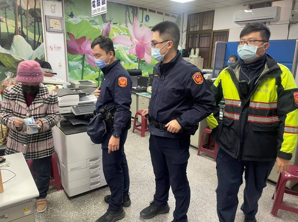 7旬婦外出購物「6萬紅包」消失 觀音警調電眼協尋 232304