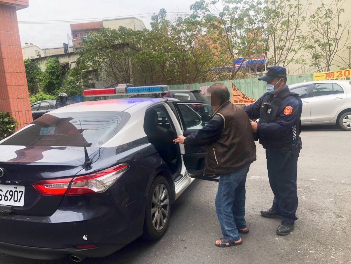 瘖啞翁舊傷復發跌坐路旁 大園警比手畫腳查身分 233367 scaled