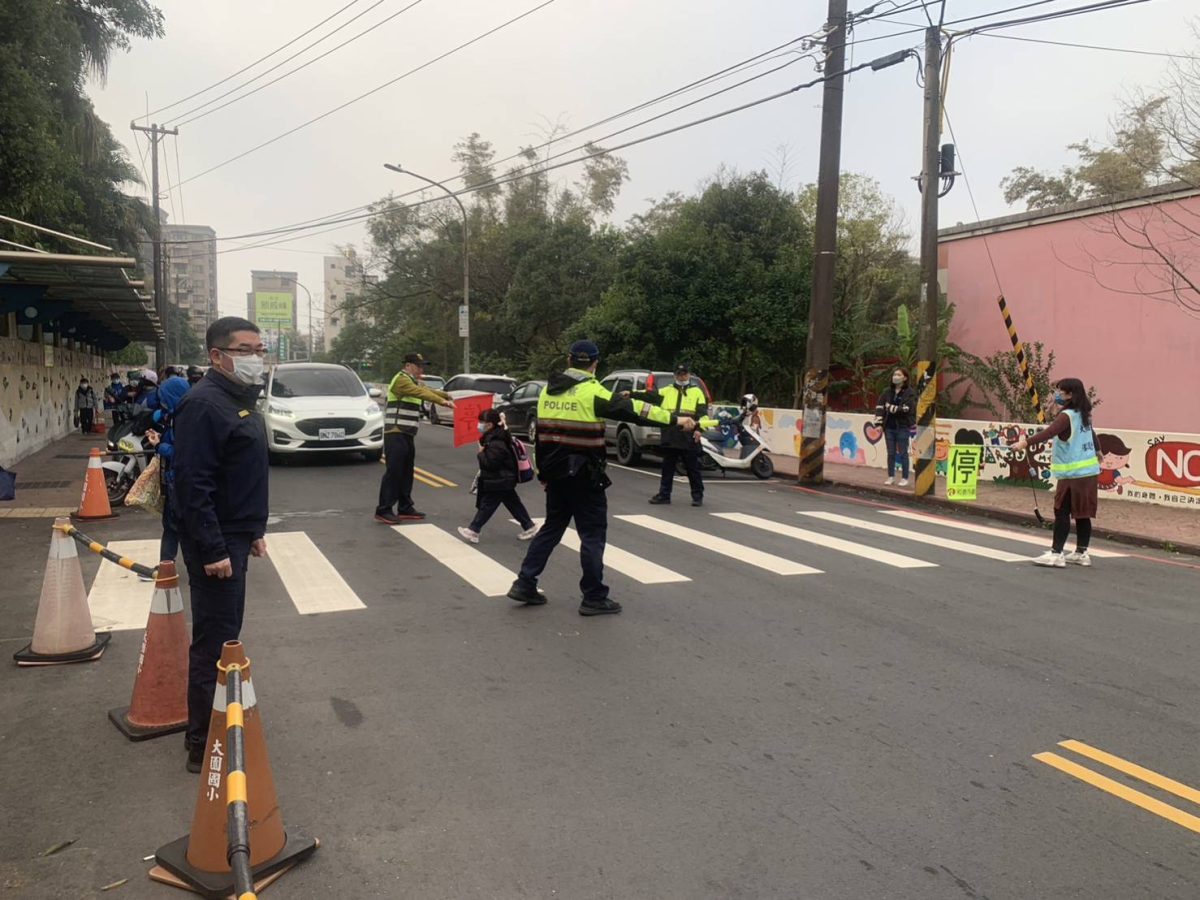 大園警開學日執行「護童專案」 守護通學安全 234789 scaled