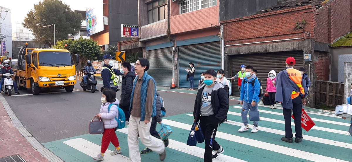 安心迎開學 楊梅警加強校園周邊交通疏導 237706