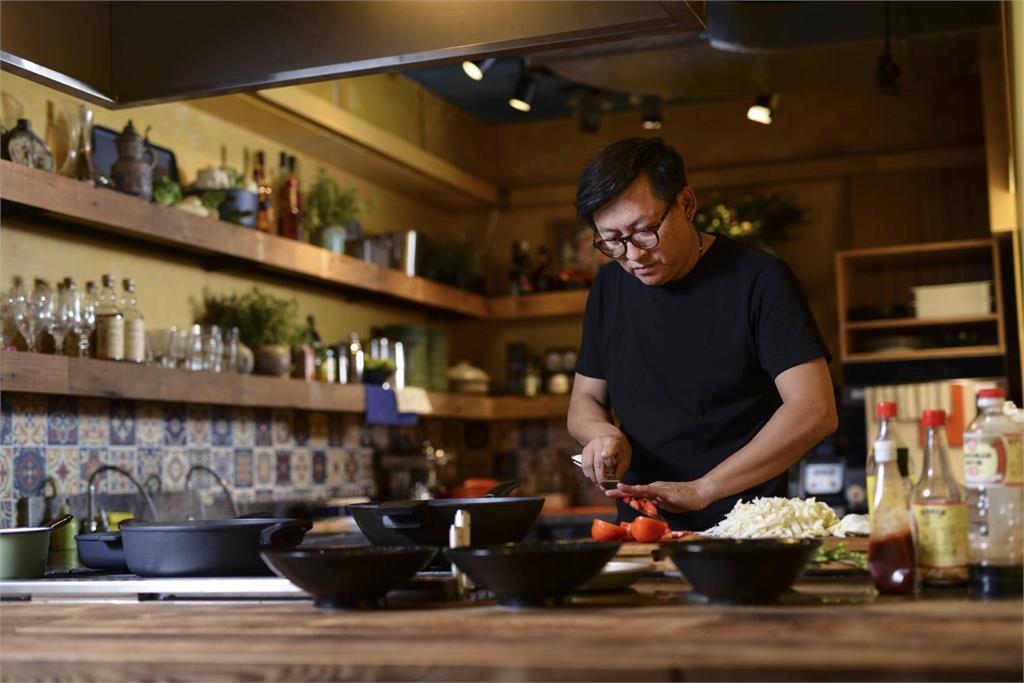 YT圈廚神多添一枚 藝人轉戰YT成功突破百萬訂閱