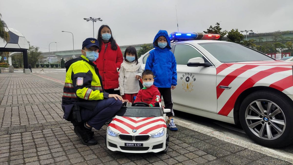 國道警籲連假勿疲勞駕駛 中壢服務區「迷你紅斑馬」吸引孩童打卡 336391 scaled