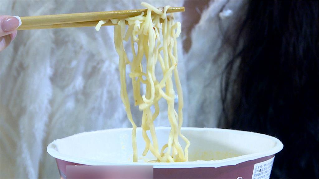 同款泡麵「重量版」長這樣 網友:空氣也是要錢