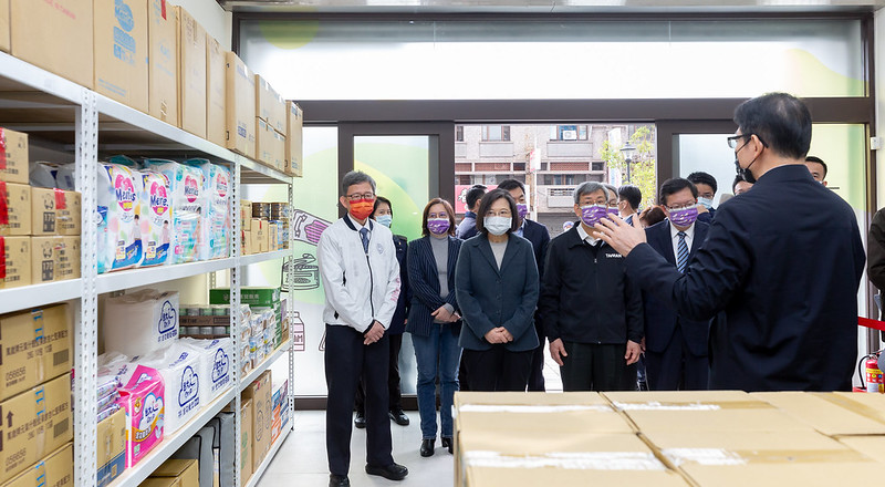 蔡英文視察桃園安家實物銀行 中央將補助冷藏設備 7fcc1f7b 0f3c 4b7f 8430 e2a1be0544c0