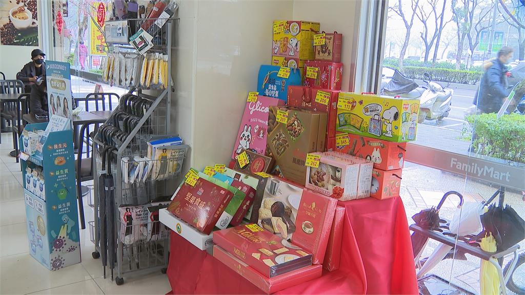 幫食品櫃大進補!超商禮盒最低下殺3折 民眾挖寶搶便宜