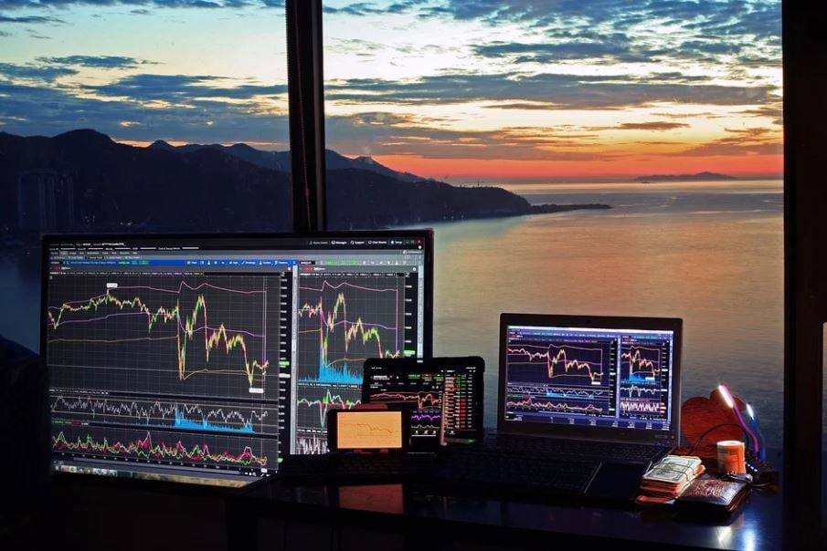 他問500萬買00878「可以裸辭嗎」？鄉民算完直搖頭：不如買這檔