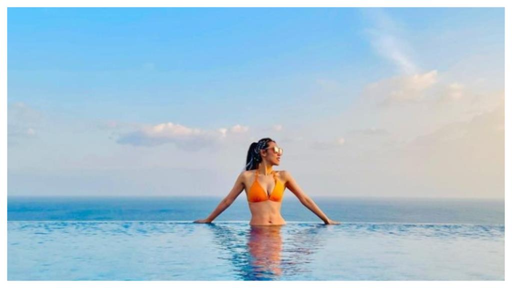 豬哥亮愛女與他一同遊小琉球 美照鏡頭一轉竟是這般畫面