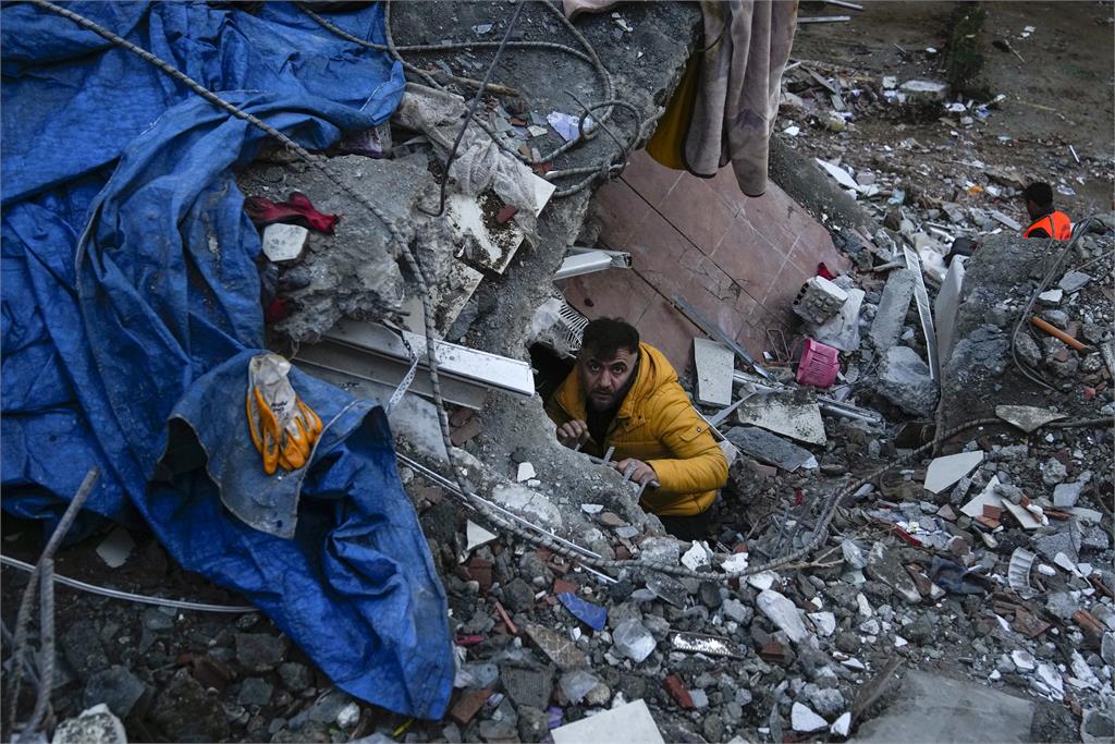 土耳其百年大震逾千死　南韓、日本宣布派員救災