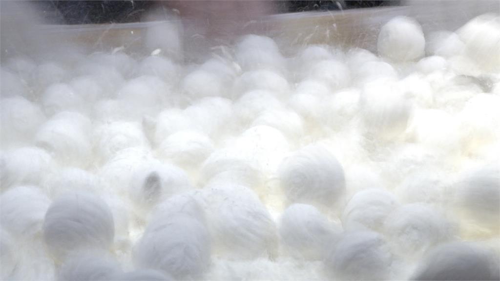 元宵節手工元宵熱賣 師傅搖元宵手不停