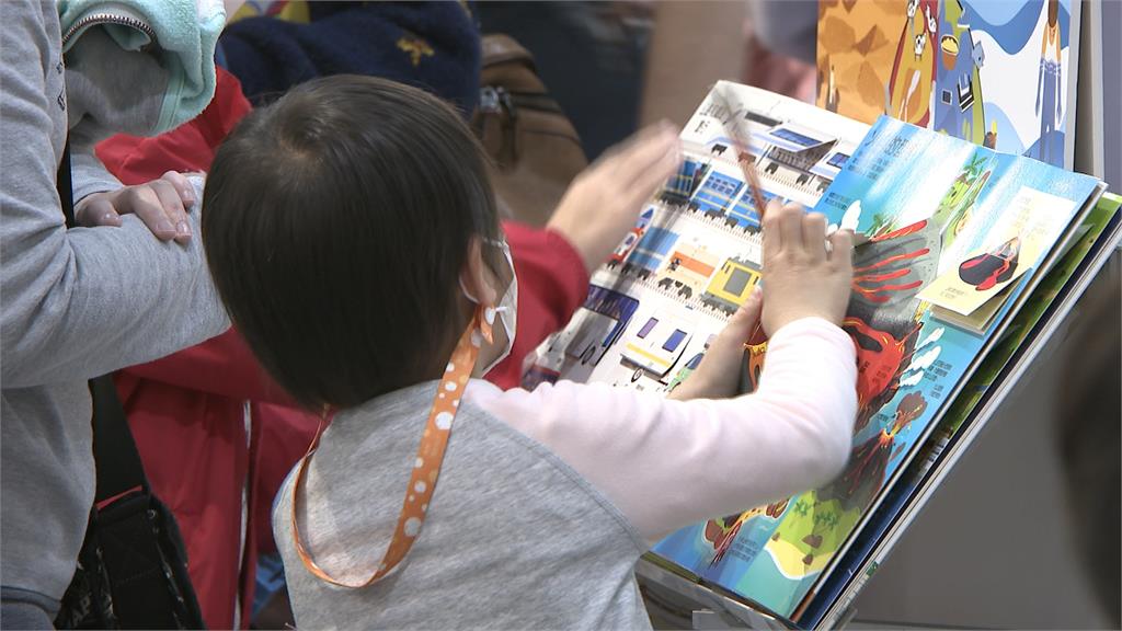 揮別疫情!台北國際書展人潮擠爆「這個展區」人氣最旺