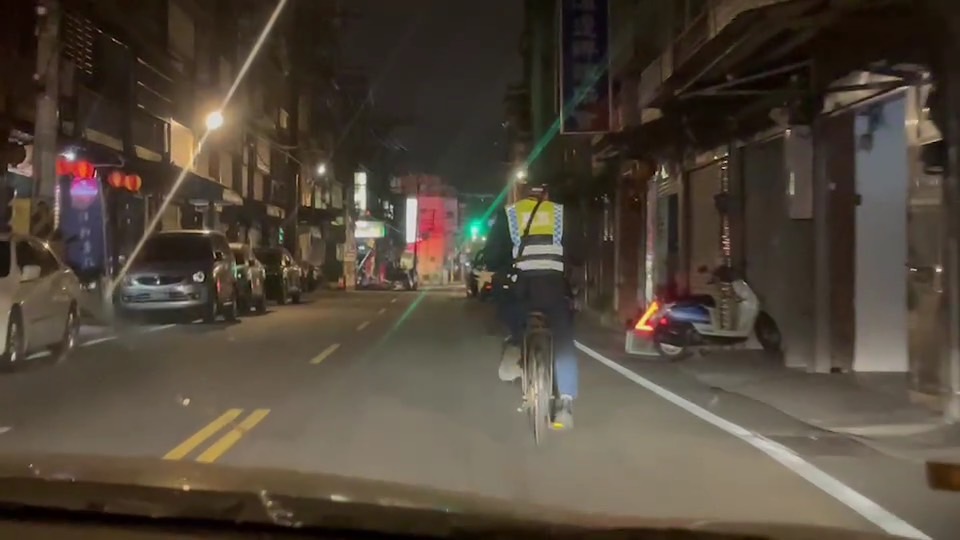 忘了家在哪!老翁購物迷途八德暖警及時伸援手 S 10485806